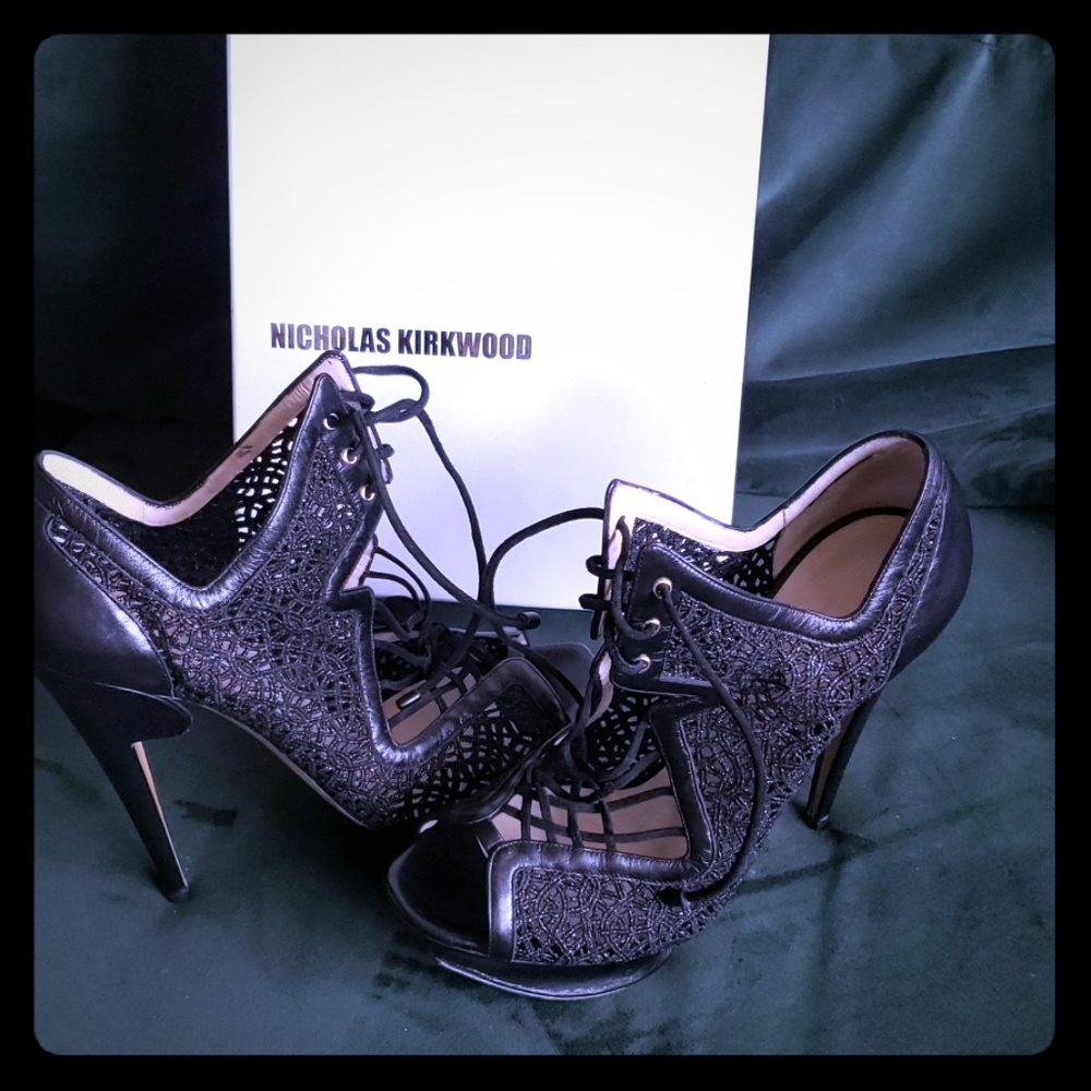 Nicholas Kirkwood Black pumps